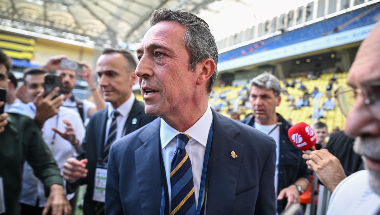 ali koc samandiraya gitti takima veda konusmasi 4djZtwvw