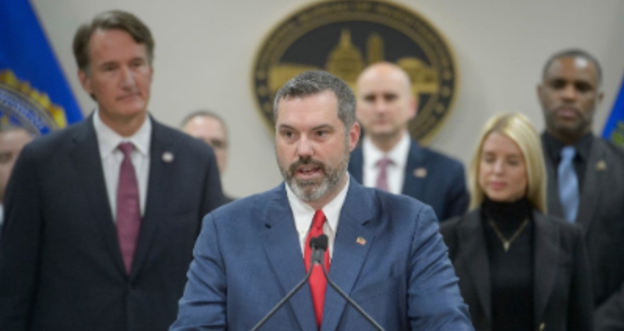 bassavci trump baskisi sonrasi istifa etti cenBaBmx