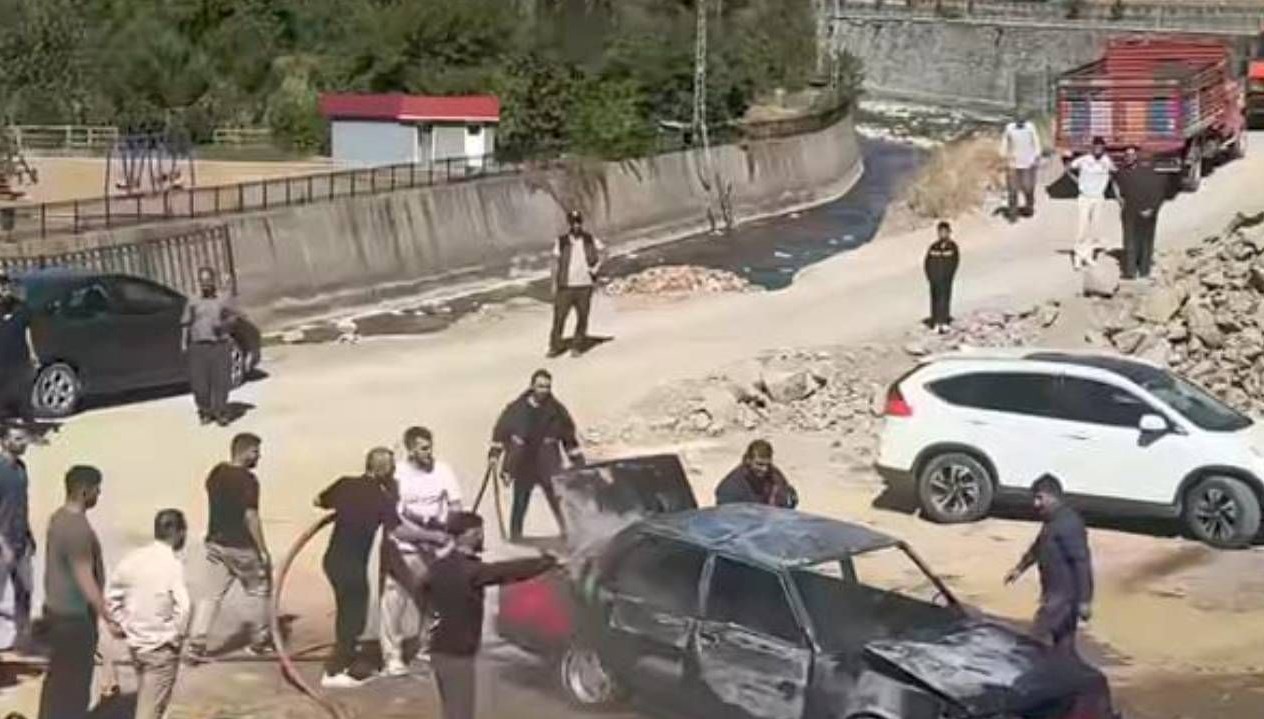 park halindeki otomobil alev alev yandi RtQJ3Z16