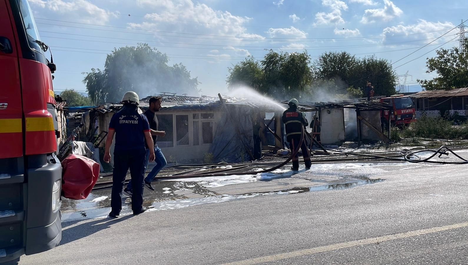 sakaryada akraba kavgasi 2 cocuktufekle vurularak yaralandi ZgPzuQgb