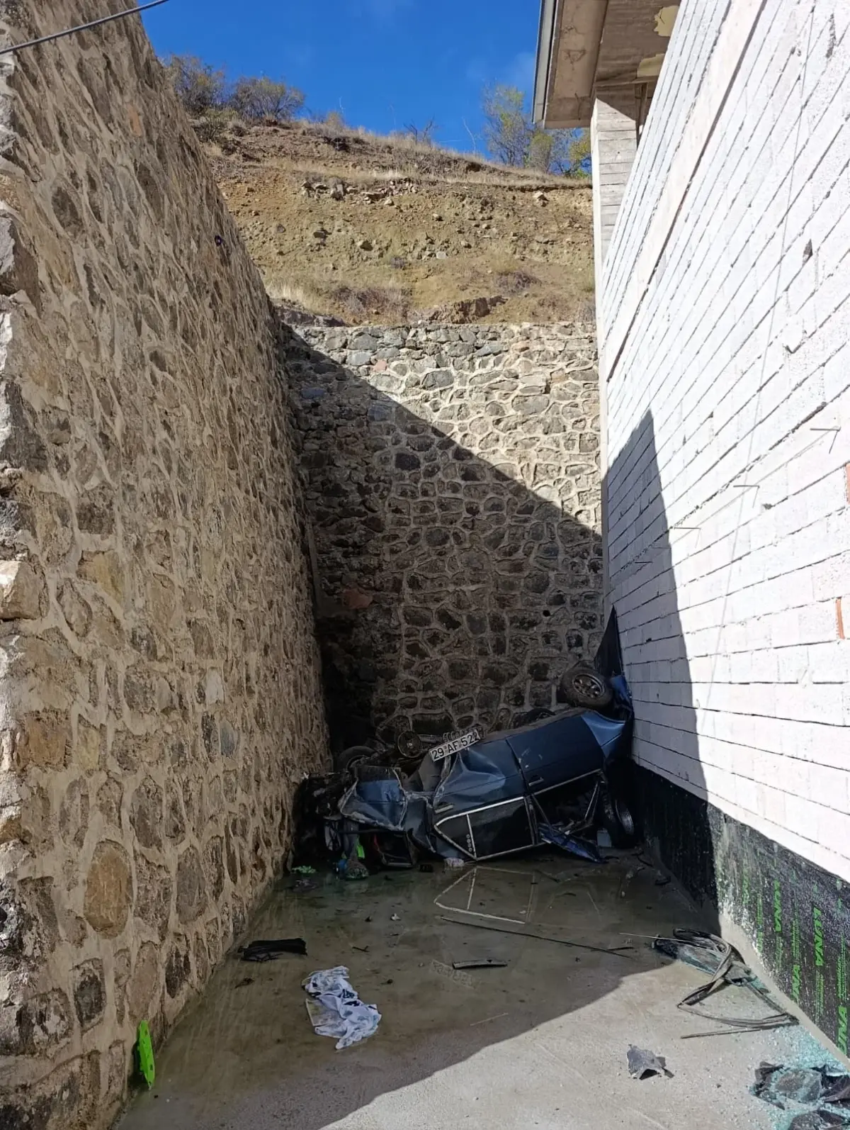 gumushanede otomobil otoparka dustu surucu yaralandi gDPIRfFk.jpg