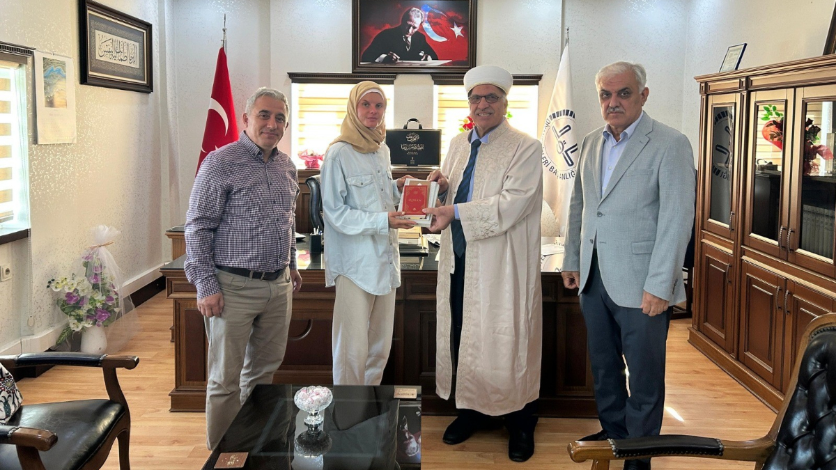 antalyaya tatile gelen polonyali gazeteci musluman oldu zwVwYbXJ.jpg