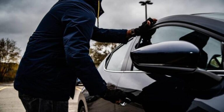 kendi-arabasini-calan-ilk-hirsiz-cH7YlFKz.jpg