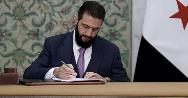 suriye-devlet-baskani-sara-kurtlerin-hak-ve-guvenligini-guvence-altina-alan-kararnameyi-imzaladi-independent-turkce-QbmWkIhR.png