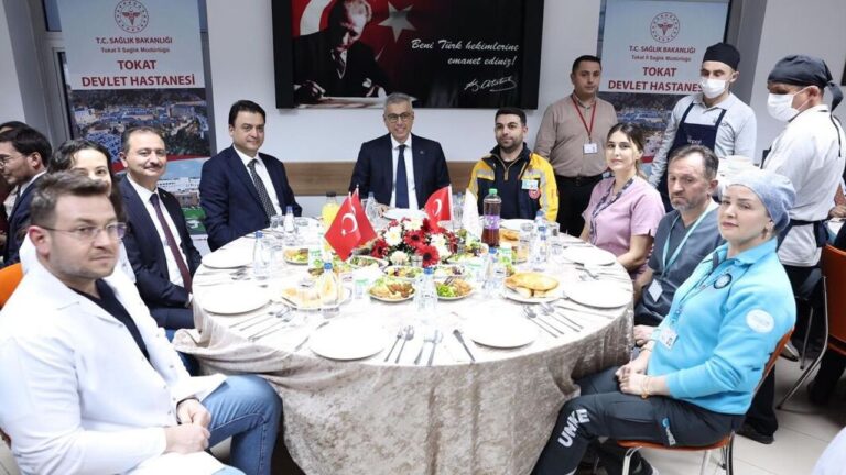 saglik-bakani-memisoglu-tokatta-saglik-calisanlariyla-iftar-yapti-hsxXTPhV.jpg