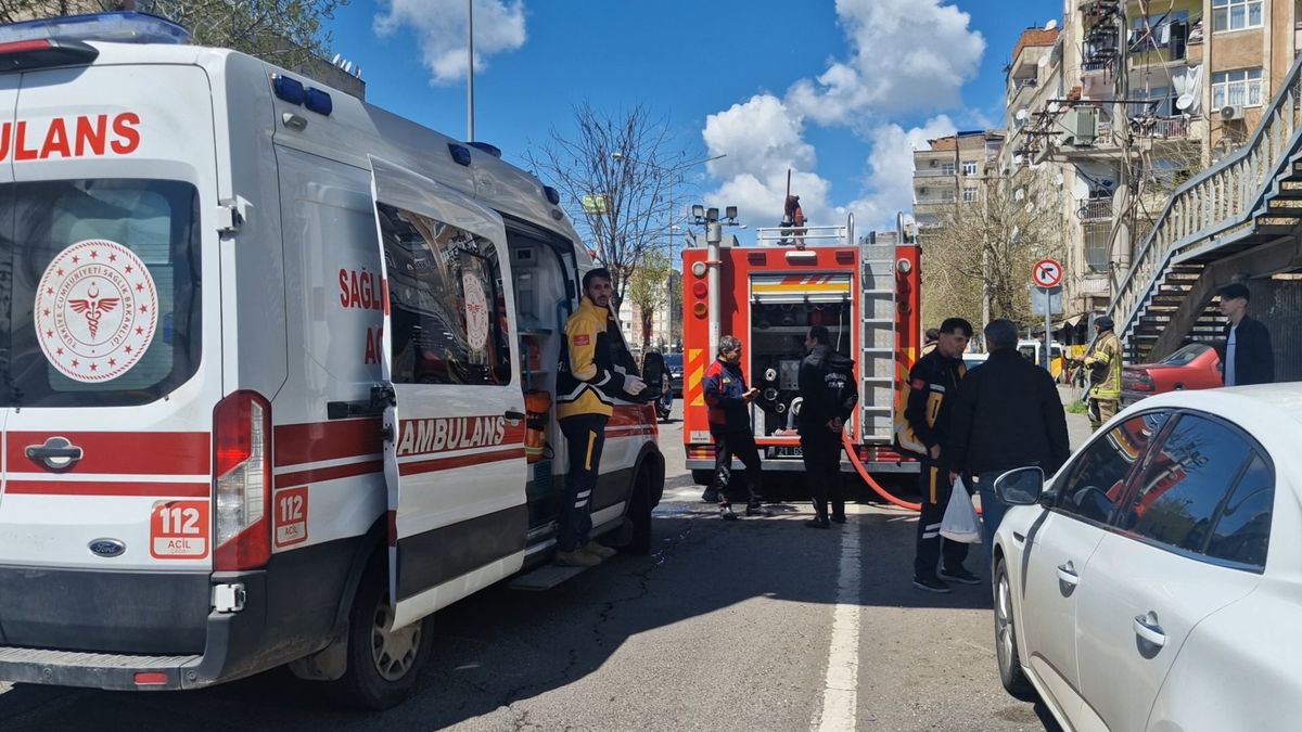 Diyarbakır’da Apartman Bacasında Yangın Paniği