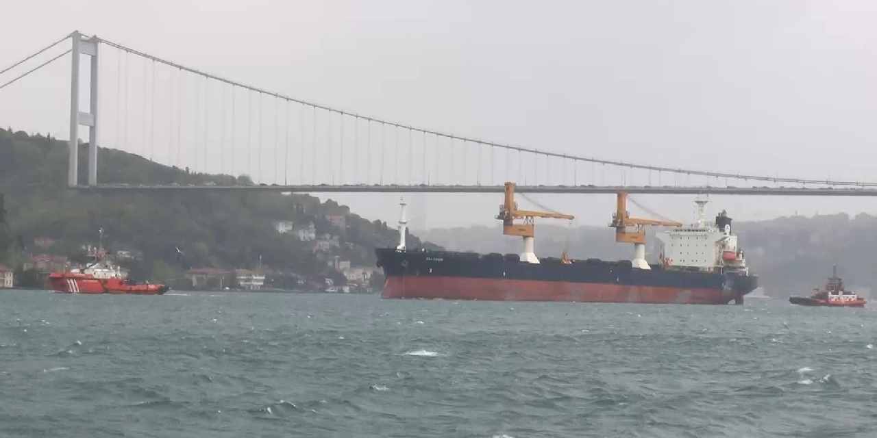 istanbul-bogazinda-trafik-cift-yonlu-askiya-alindi-TQPKhgYZ