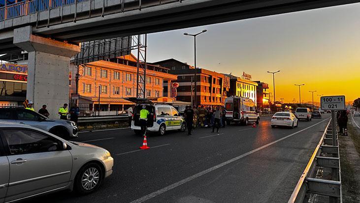 Duzcede zincirleme kaza motosiklet iki aracin arasinda kaldi 1 olu wkCqVSGp