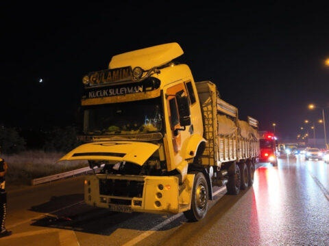 Freni patladi 15 kilometre duramadi polis yolu bosaltti 1FjHMxtW