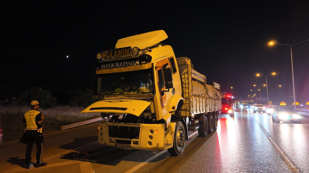 Freni patladi 15 kilometre duramadi polis yolu bosaltti 1FjHMxtW