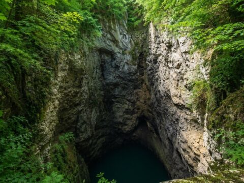 Robot 519 metre indi yine de dibini bulamadi altinda ne oldugu yillardir cozulemiyor zybpIPJr